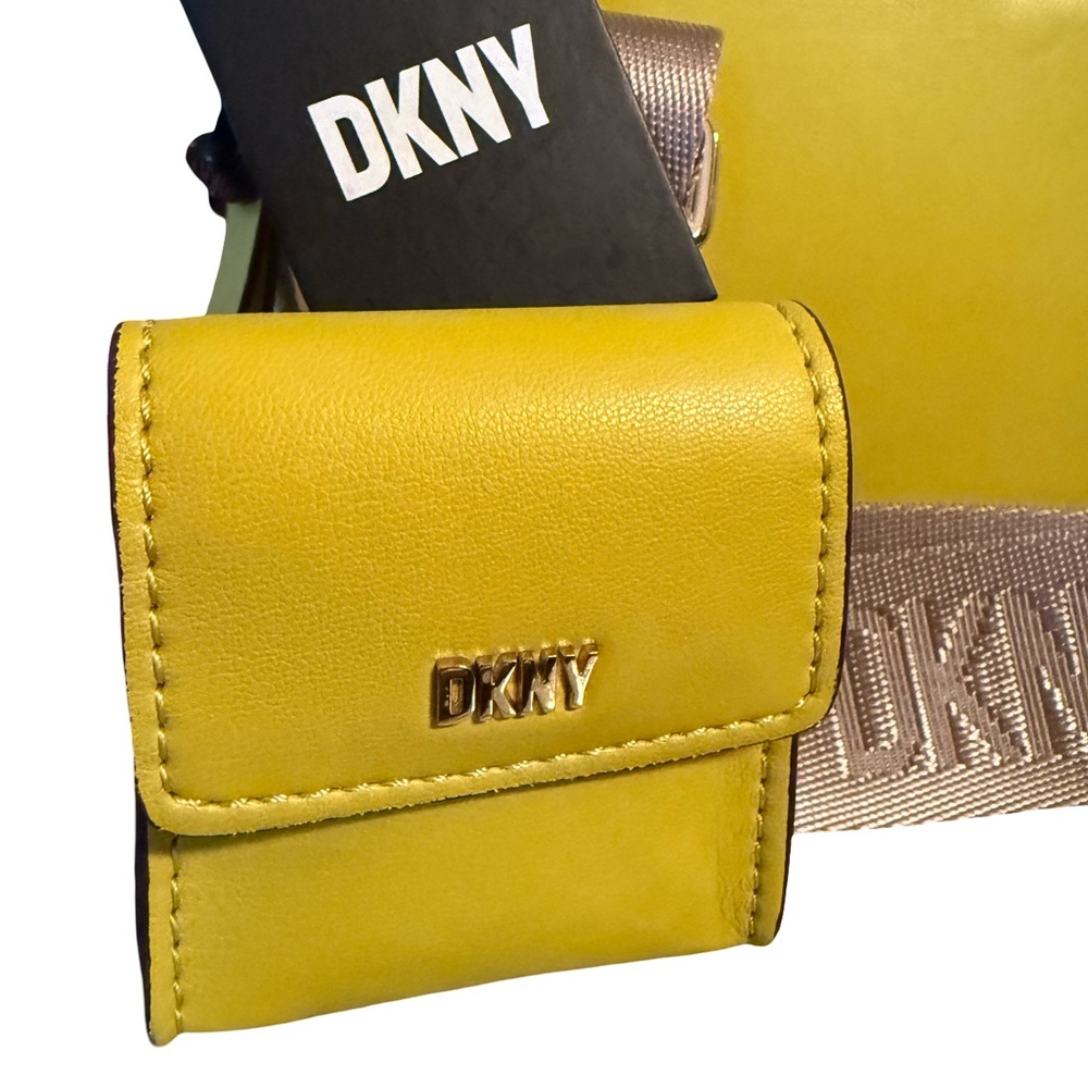 DKNY NWT Stunning Vibrant Yellow Chartreuse Camera Crossbody Bag & Pouch (P179) - Picture 2 of 11